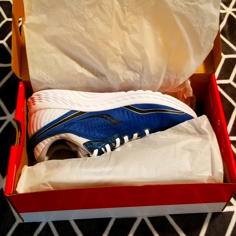 Saucony shoes (9M) New.